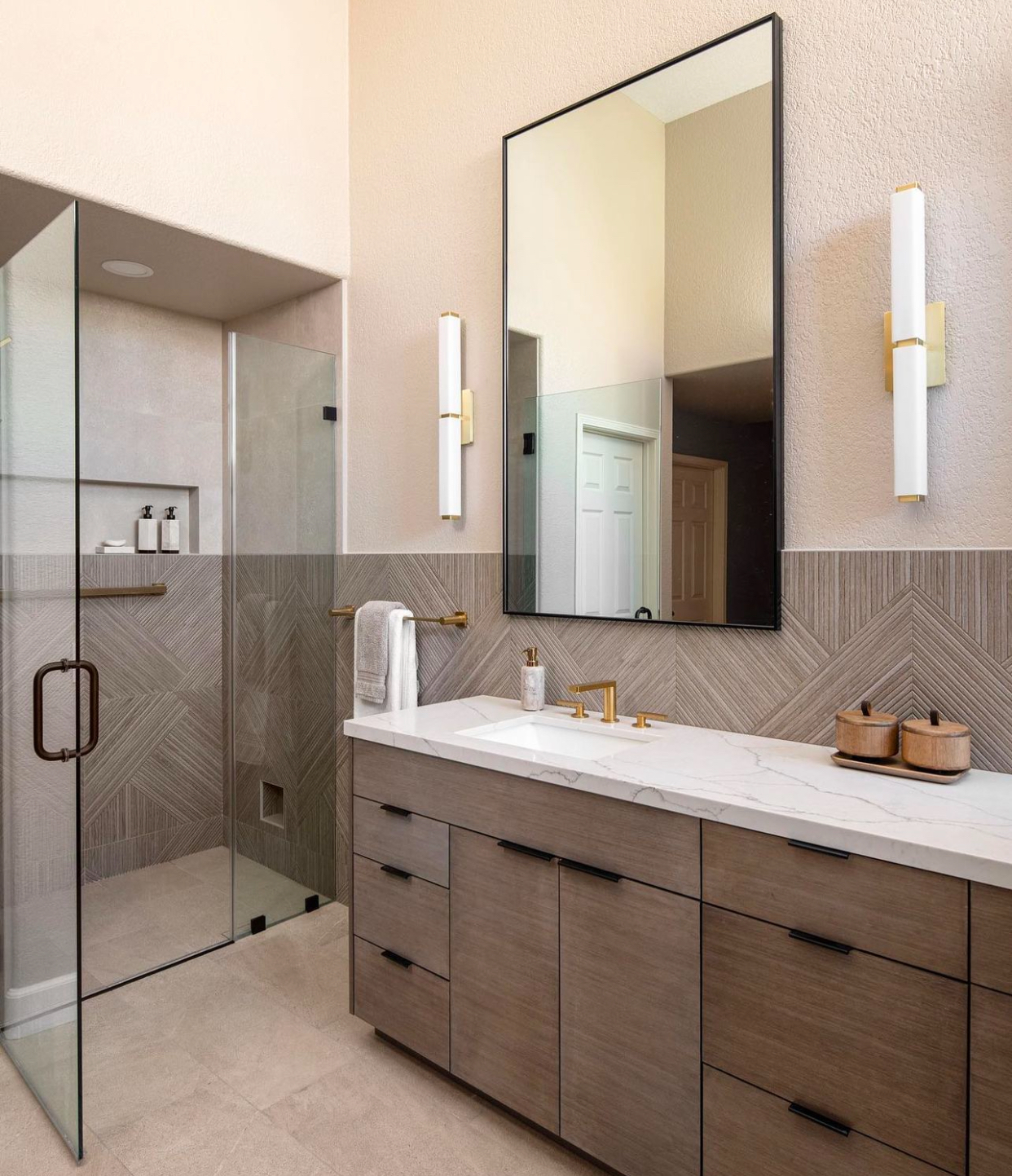 Bright and Open Bathroom Project with Shower Niche